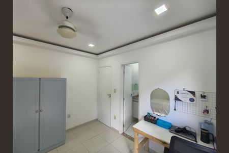 Casa de condomínio à venda com 240m², 4 quartos e 1 vaga