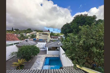 Casa de condomínio à venda com 240m², 4 quartos e 1 vaga
