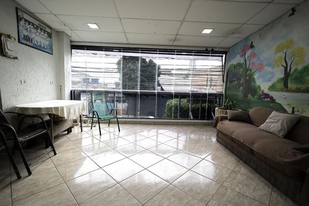 Casa à venda com 107m², 3 quartos e 3 vagas Casa à venda com 107m², 3 quartos e 3 vagasSacada