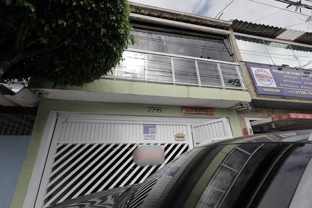 Casa à venda com 107m², 3 quartos e 3 vagas Casa à venda com 107m², 3 quartos e 3 vagasFachada