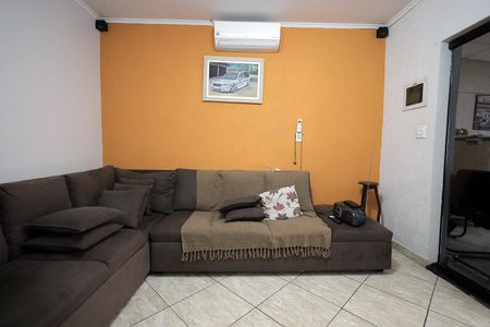 Casa à venda com 107m², 3 quartos e 3 vagas Casa à venda com 107m², 3 quartos e 3 vagasSala