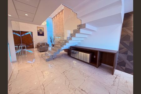 Casa para alugar com 730m², 4 quartos e 3 vagas Casa para alugar com 730m², 4 quartos e 3 vagasSala