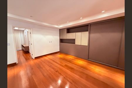 Casa para alugar com 730m², 4 quartos e 3 vagas Casa para alugar com 730m², 4 quartos e 3 vagasSala 2