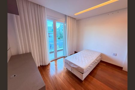 Casa para alugar com 730m², 4 quartos e 3 vagas Casa para alugar com 730m², 4 quartos e 3 vagasQuarto 3