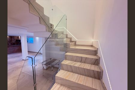 Casa para alugar com 730m², 4 quartos e 3 vagas Casa para alugar com 730m², 4 quartos e 3 vagasSala