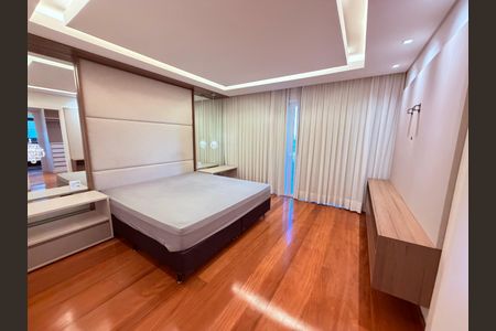 Casa para alugar com 730m², 4 quartos e 3 vagas Casa para alugar com 730m², 4 quartos e 3 vagasQuarto 1
