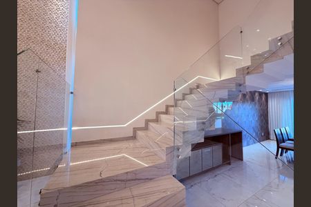 Casa para alugar com 730m², 4 quartos e 3 vagas Casa para alugar com 730m², 4 quartos e 3 vagasSala