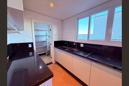 Casa para alugar com 730m², 4 quartos e 3 vagas