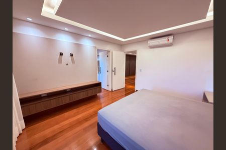 Casa para alugar com 730m², 4 quartos e 3 vagas Casa para alugar com 730m², 4 quartos e 3 vagasQuarto 1