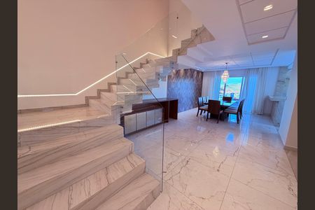 Casa para alugar com 730m², 4 quartos e 3 vagas Casa para alugar com 730m², 4 quartos e 3 vagasSala