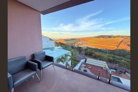 Casa para alugar com 730m², 4 quartos e 3 vagas Casa para alugar com 730m², 4 quartos e 3 vagasVaranda