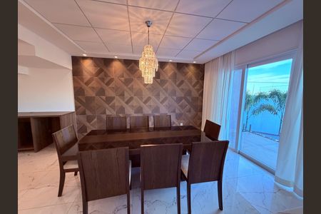 Casa para alugar com 730m², 4 quartos e 3 vagas Casa para alugar com 730m², 4 quartos e 3 vagasSala