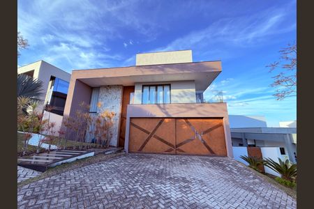 Casa para alugar com 730m², 4 quartos e 3 vagas Casa para alugar com 730m², 4 quartos e 3 vagasFachada