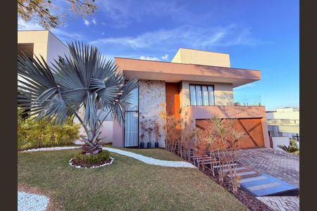 Casa para alugar com 730m², 4 quartos e 3 vagas Casa para alugar com 730m², 4 quartos e 3 vagasFachada