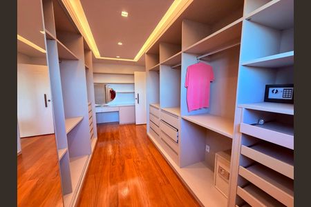 Casa para alugar com 730m², 4 quartos e 3 vagas Casa para alugar com 730m², 4 quartos e 3 vagasQuarto 1
