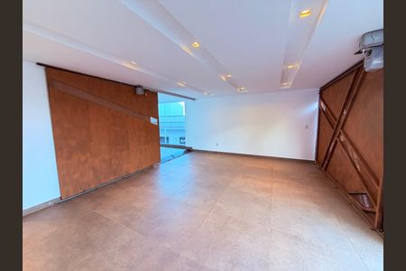 Casa para alugar com 730m², 4 quartos e 3 vagas