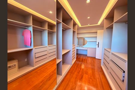 Casa para alugar com 730m², 4 quartos e 3 vagas Casa para alugar com 730m², 4 quartos e 3 vagasQuarto 1