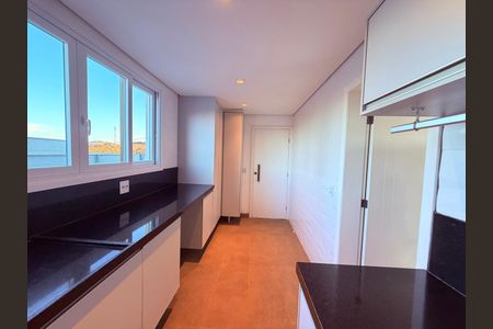 Casa para alugar com 730m², 4 quartos e 3 vagas