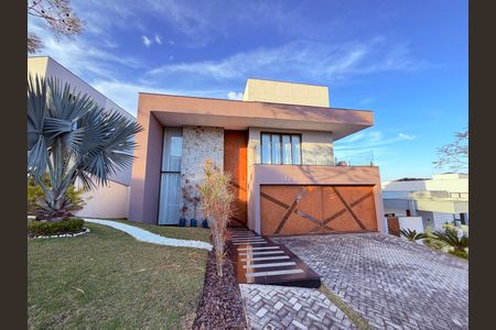 Casa para alugar com 730m², 4 quartos e 3 vagas Casa para alugar com 730m², 4 quartos e 3 vagasFachada