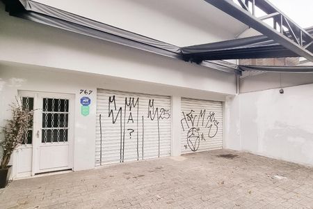 Casa para alugar com 190m², 2 quartos e 2 vagas Casa para alugar com 190m², 2 quartos e 2 vagasFachada