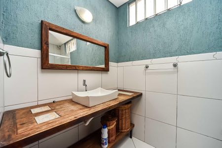 Casa para alugar com 180m², 2 quartos e 3 vagas Casa para alugar com 180m², 2 quartos e 3 vagasBanheiro da Suíte/Casa térreo