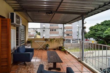Casa para alugar com 180m², 2 quartos e 3 vagas Casa para alugar com 180m², 2 quartos e 3 vagasVaranda
