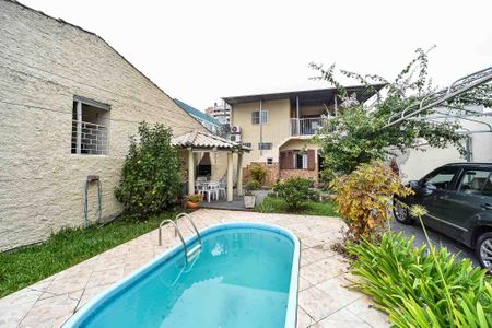 Casa para alugar com 180m², 2 quartos e 3 vagas Casa para alugar com 180m², 2 quartos e 3 vagasPiscina