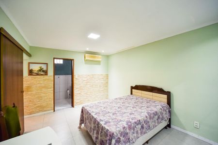 Suíte/Casa térreo de casa para alugar com 2 quartos, 180m² em Jardim Itu, Porto Alegre