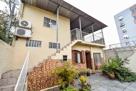 Casa para alugar com 180m², 2 quartos e 3 vagas Casa para alugar com 180m², 2 quartos e 3 vagasFachada