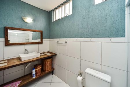 Casa para alugar com 180m², 2 quartos e 3 vagas Casa para alugar com 180m², 2 quartos e 3 vagasBanheiro da Suíte/Casa térreo