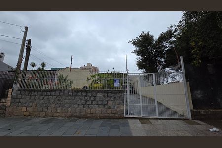 Casa para alugar com 180m², 2 quartos e 3 vagas Casa para alugar com 180m², 2 quartos e 3 vagasFachada