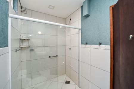 Casa para alugar com 180m², 2 quartos e 3 vagas Casa para alugar com 180m², 2 quartos e 3 vagasBanheiro da Suíte/Casa térreo