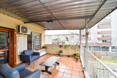 Casa para alugar com 180m², 2 quartos e 3 vagas Casa para alugar com 180m², 2 quartos e 3 vagasVaranda