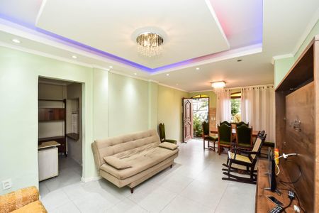 Casa para alugar com 180m², 2 quartos e 3 vagas Casa para alugar com 180m², 2 quartos e 3 vagasSala/Casa térreo