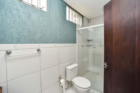 Casa para alugar com 180m², 2 quartos e 3 vagas Casa para alugar com 180m², 2 quartos e 3 vagasBanheiro da Suíte/Casa térreo