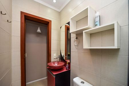 Casa para alugar com 180m², 2 quartos e 3 vagas Casa para alugar com 180m², 2 quartos e 3 vagasBanheiro/Casa andar superior