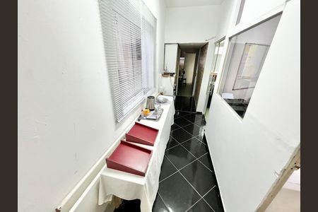 Casa para alugar com 379m², 7 quartos e 3 vagas Casa para alugar com 379m², 7 quartos e 3 vagasCorredor