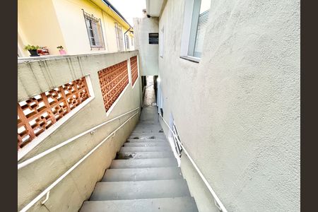 Casa para alugar com 379m², 7 quartos e 3 vagas Casa para alugar com 379m², 7 quartos e 3 vagasEscada