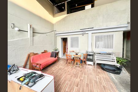 Casa para alugar com 379m², 7 quartos e 3 vagas Casa para alugar com 379m², 7 quartos e 3 vagasQuintal 2