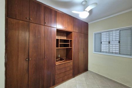 Casa à venda com 184m², 4 quartos e 4 vagas Casa à venda com 184m², 4 quartos e 4 vagasQuarto 1