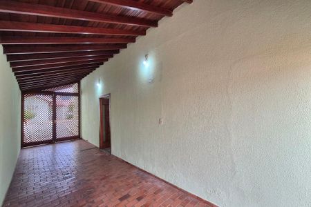 Casa à venda com 184m², 4 quartos e 4 vagas Casa à venda com 184m², 4 quartos e 4 vagasGaragem