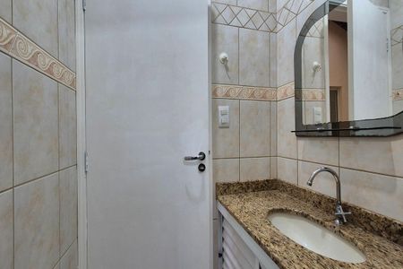 Casa à venda com 184m², 4 quartos e 4 vagas Casa à venda com 184m², 4 quartos e 4 vagasBanheiro
