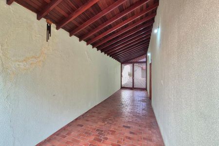 Casa à venda com 184m², 4 quartos e 4 vagas Casa à venda com 184m², 4 quartos e 4 vagasGaragem