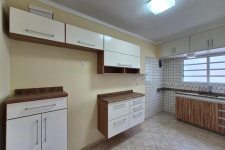 Casa à venda com 184m², 4 quartos e 4 vagas Casa à venda com 184m², 4 quartos e 4 vagasCozinha