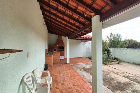 Casa à venda com 184m², 4 quartos e 4 vagas Casa à venda com 184m², 4 quartos e 4 vagasÁrea comum - Churrasqueira