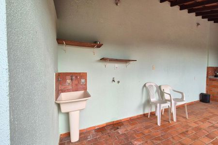 Casa à venda com 184m², 4 quartos e 4 vagas Casa à venda com 184m², 4 quartos e 4 vagasÁrea de Serviço