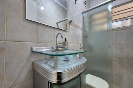 Casa à venda com 184m², 4 quartos e 4 vagas Casa à venda com 184m², 4 quartos e 4 vagasBanheiro