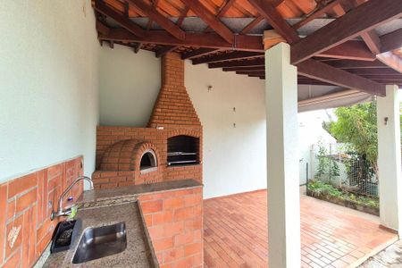 Casa à venda com 184m², 4 quartos e 4 vagas Casa à venda com 184m², 4 quartos e 4 vagasÁrea comum - Churrasqueira