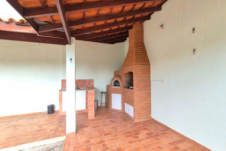 Casa à venda com 184m², 4 quartos e 4 vagas Casa à venda com 184m², 4 quartos e 4 vagasÁrea comum - Churrasqueira