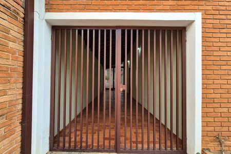 Casa à venda com 184m², 4 quartos e 4 vagas Casa à venda com 184m², 4 quartos e 4 vagasGaragem